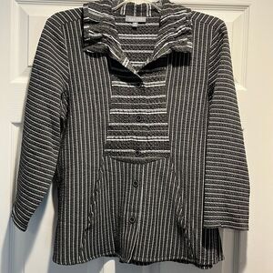 Habitat Clothes to live in gray women’s top size Medium.